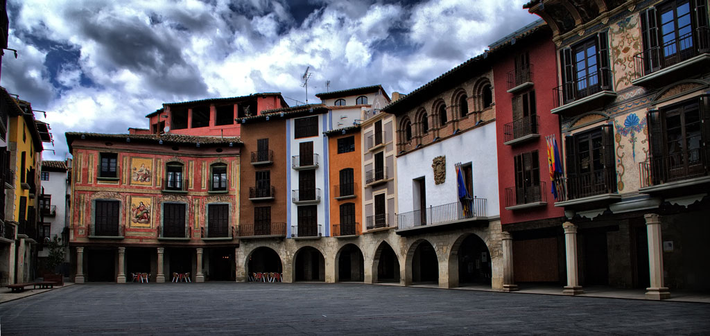 Plaza Mayor de Graus. Gozarte..jpg